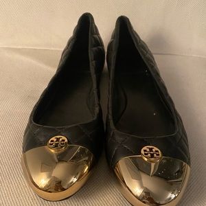 Black and gold cap toe quilted flat